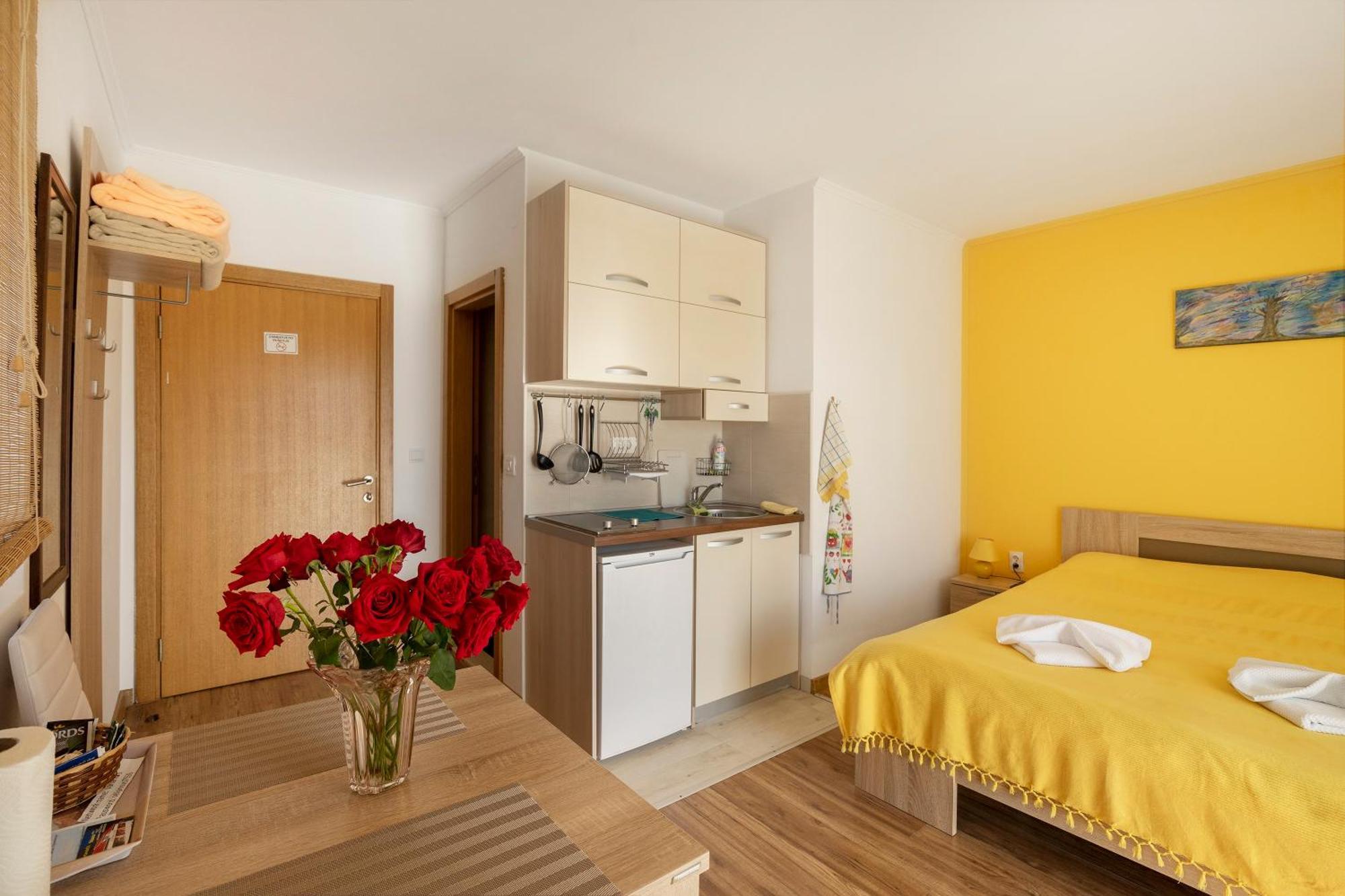 Apartments Viktoria 티바트 외부 사진