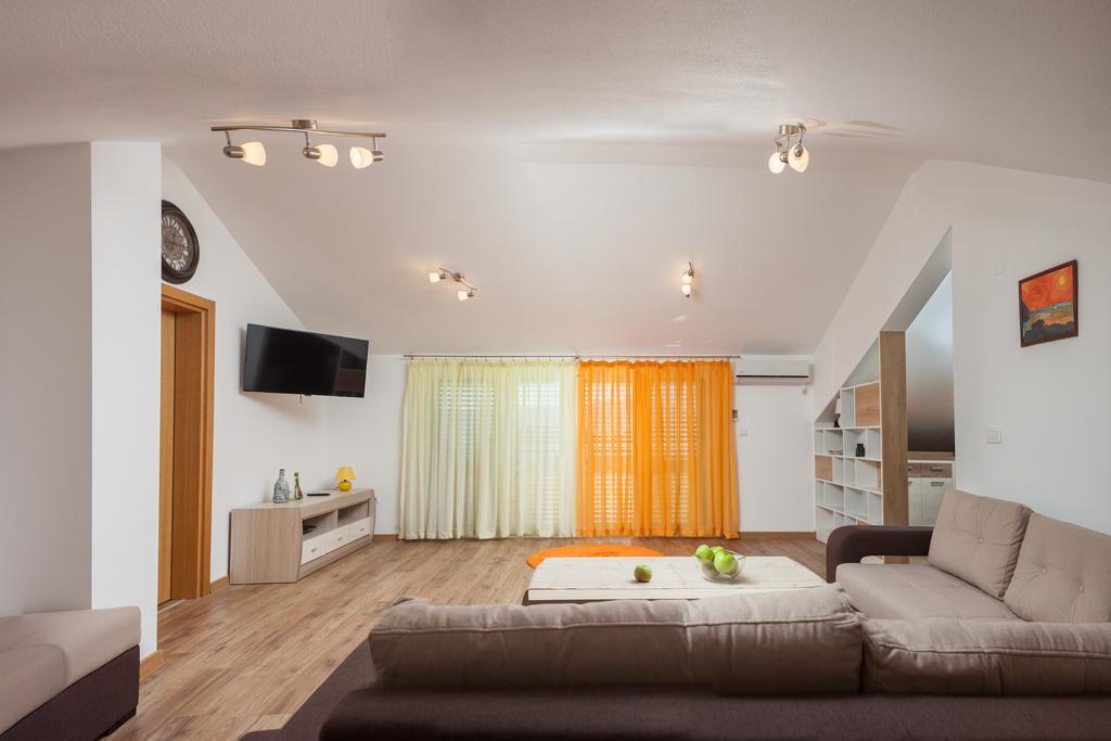 Apartments Viktoria 티바트 외부 사진