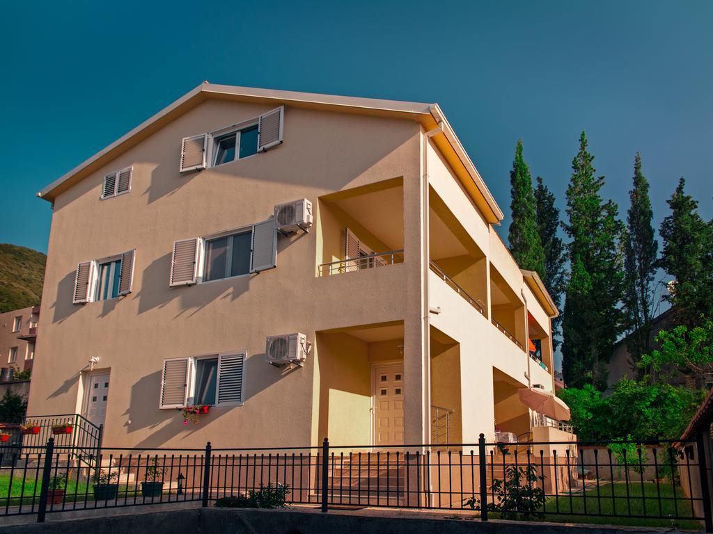 Apartments Viktoria 티바트 외부 사진